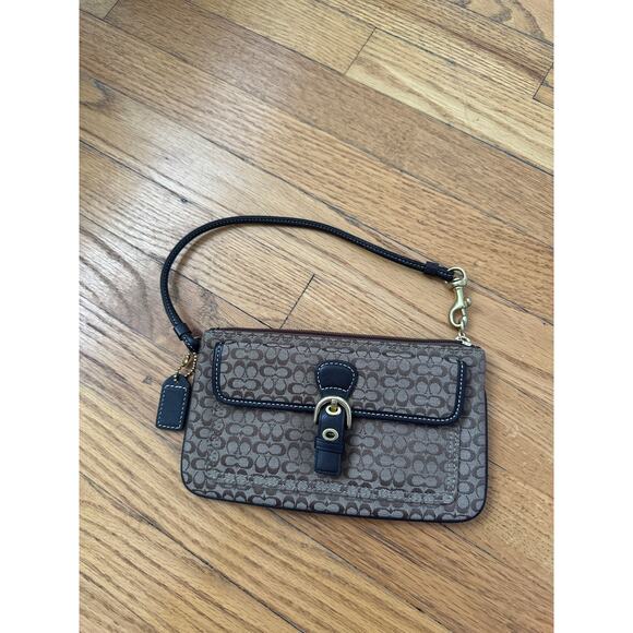 COACH Signature Canvas Buckle Pocket Envelope Zip Wristlet - Picture 1 of 6